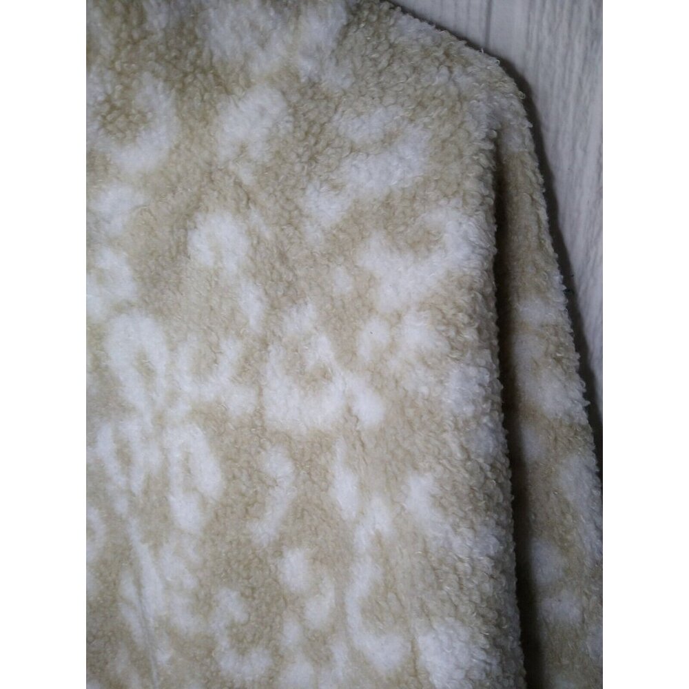 All In Motion Women's Sz M Cozy Beige Cheetah Print Full Zip Sherpa Jacket NEW - Picture 3 of 7